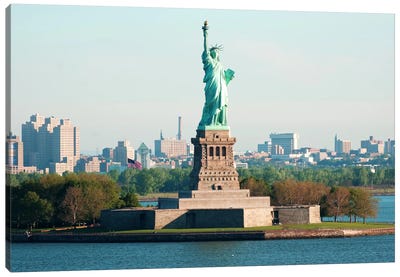 Statue of Liberty Canvas Art Print - New York City Skylines