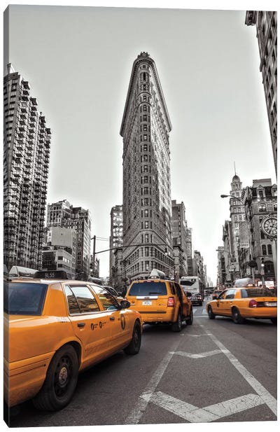 New York Taxis Canvas Art Print - Flatiron Building