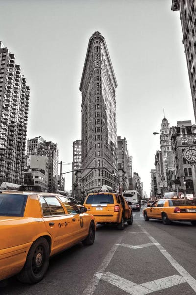 Flatiron Building: New York Taxis by Assaf Frank