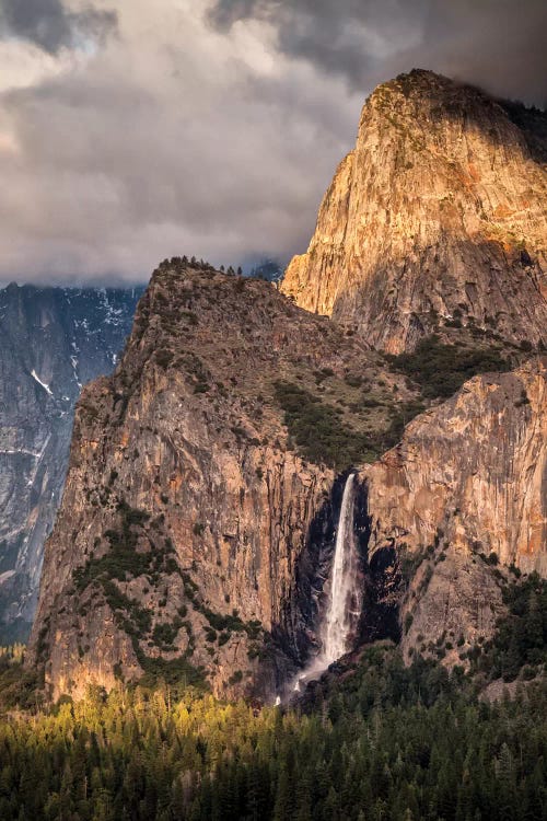 USA, California, Yosemite National Park, Bridalveil Falls at sunset II