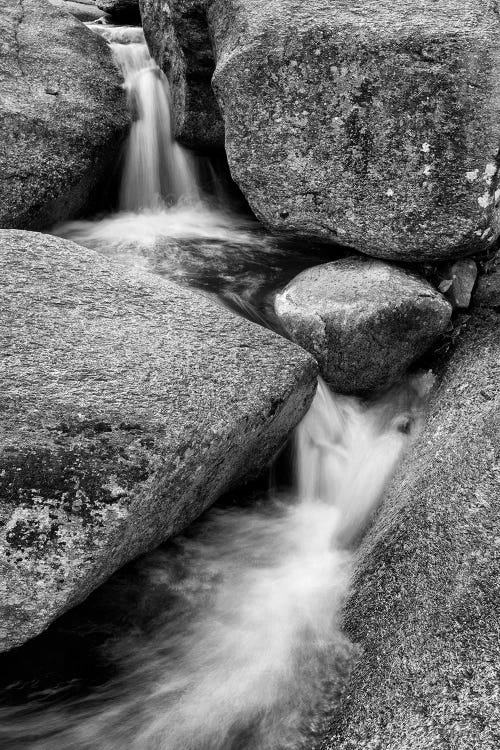 USA, New Hampshire, White Mountains, Lucy Brook flows past granite rock I