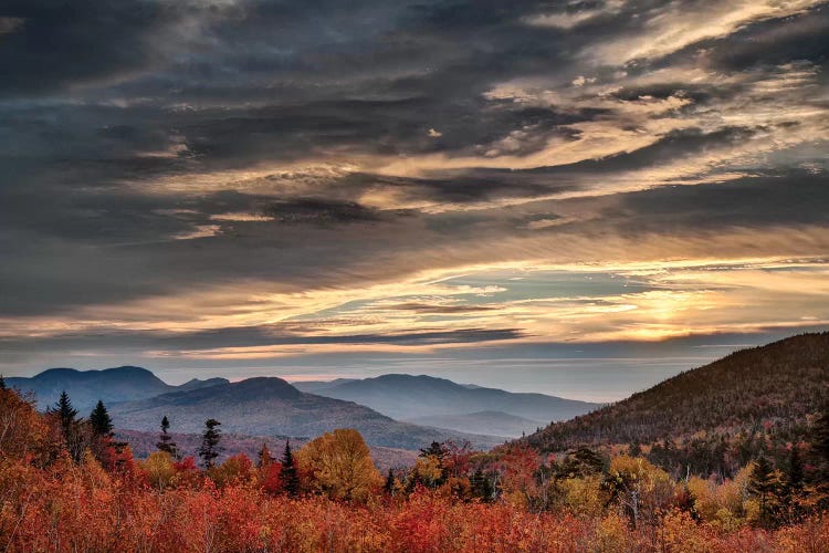 USA, New Hampshire, White Mountains, Sunrise from overlook