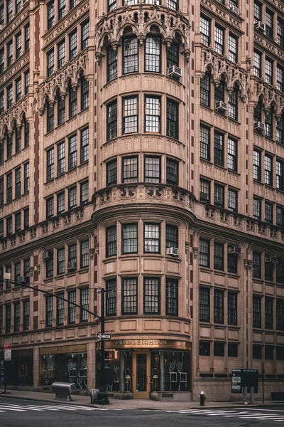 Canvas Print: Fred Leighton Building by Jon Bilous