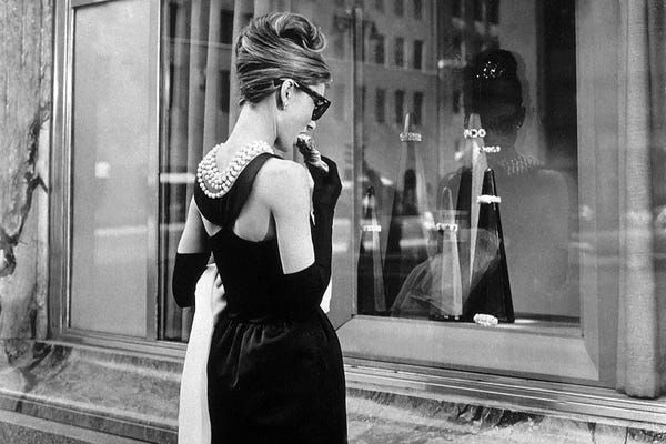 Pop Culture: Diamants sur canape Breakfast at Tiffany's de BlakeEdwards avec Audrey Hepburn 1961  by Rue Des Archives