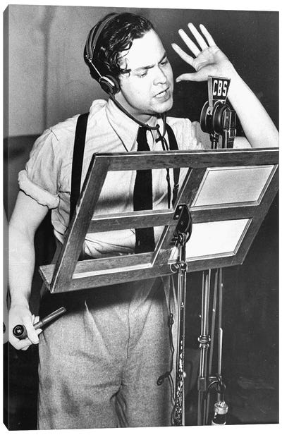 Orson Welles reading text of "War of the Worlds" by HG Wells during CBS radio broadcast in October 1938 Canvas Art Print - Orson Welles