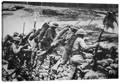 American infantry in WWI leaving their trench to advance against the Germans, 1918  Canvas Art Print