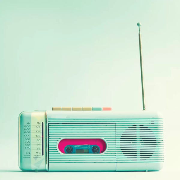 Monochromatic Photography: Radio Days by Caroline Mint