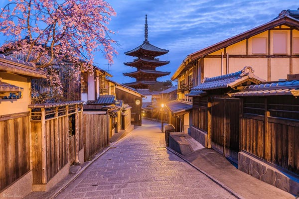 Pagodas: Epic Dawn (Kyoto, Japan) by Chano Sánchez
