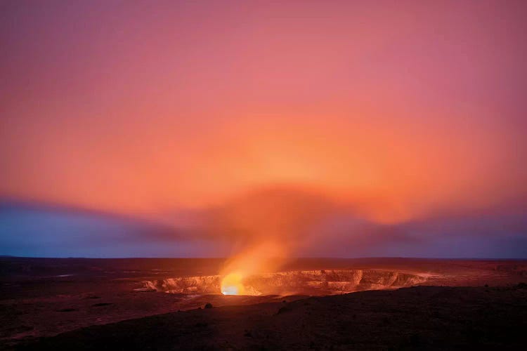 Kīlauea Volcano Glows