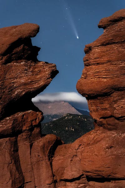 Daniel Forster - Canvas Prints: Comet Tsuchinshan-Atlas Over Pikes Peak From Garden Of The Gods Park by Daniel Forster
