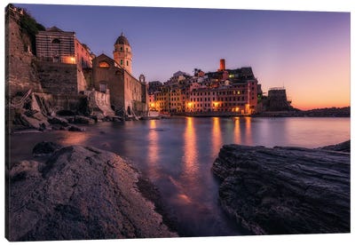 Sunset At Vernazza In Italy Canvas Art Print