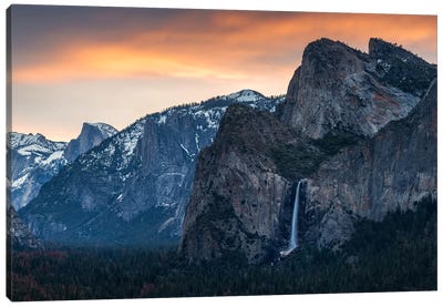 Golden Morning Colors In Yosemite National Park Canvas Art Print - Yosemite National Park Art