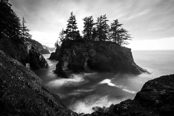 Oregon: The Dramatic Oregon Coastline by Daniel Gastager