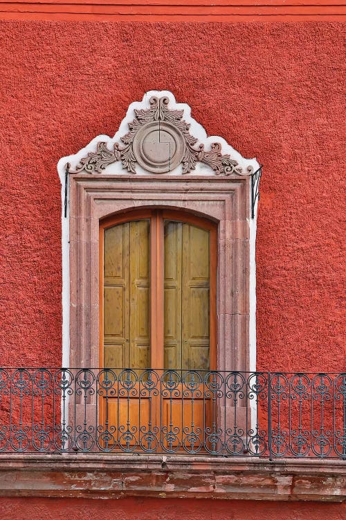 San Miguel De Allende, Mexico. Colorful buildings and windows