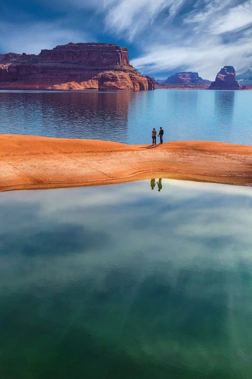 Lone Couple, Lake Powell, Glen Canyon National Recreation Area, Utah, USA