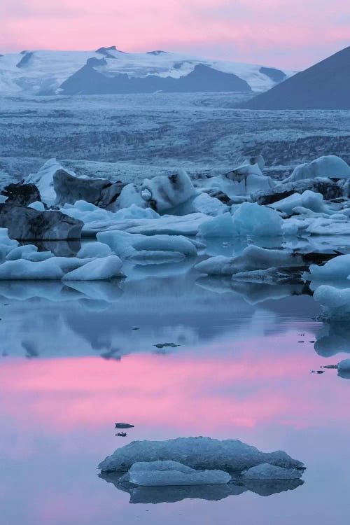 Iceland, Skaftafell National Park, Lake Jokulsarlon. Lake Jokulsarlon at sunset.