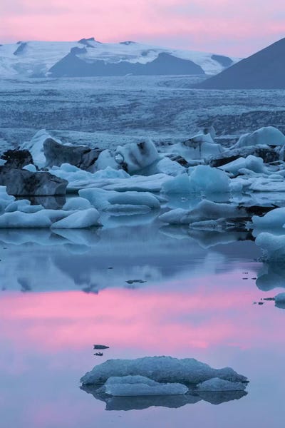Iceland, Skaftafell National Park, Lake Jokulsarlon. Lake Jokulsarlon at sunset.