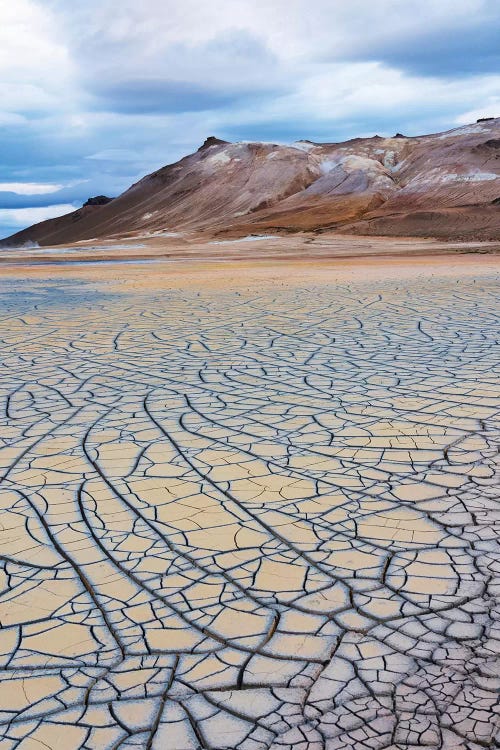 Iceland, Lake Myvatn District, Hverir Geothermal Area, Mud Flats. Patterns Of Drying Mud Near The Geothermal Area.