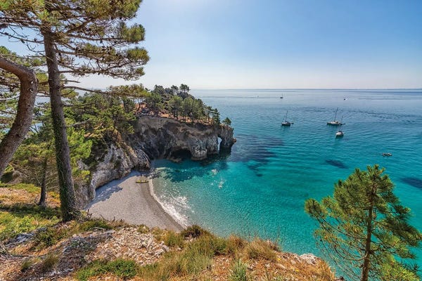 Cliffs: L'Ile Vierge by Manjik Pictures