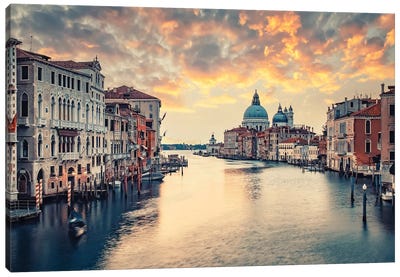 Venice In The Morning Canvas Art Print - Manjik Pictures