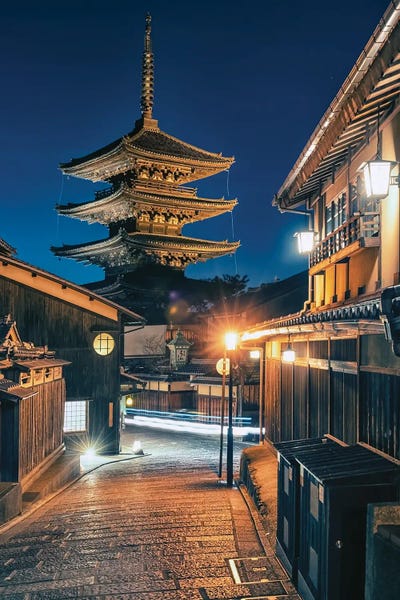 Kyoto: Kyoto Night by Manjik Pictures