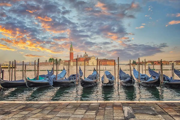 Venice: Sweet Light In Venice by Manjik Pictures