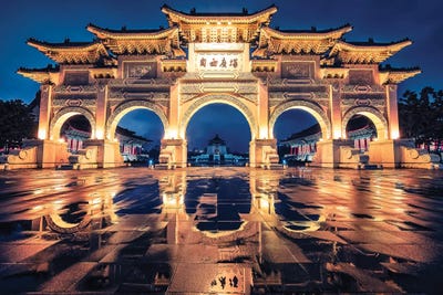 Wet Liberty Arch by Manjik Pictures canvas print