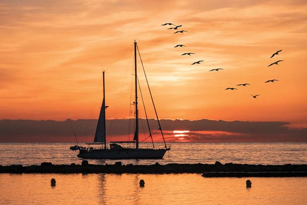 Lake Sunrises & Sunsets: Sunrise by Manjik Pictures