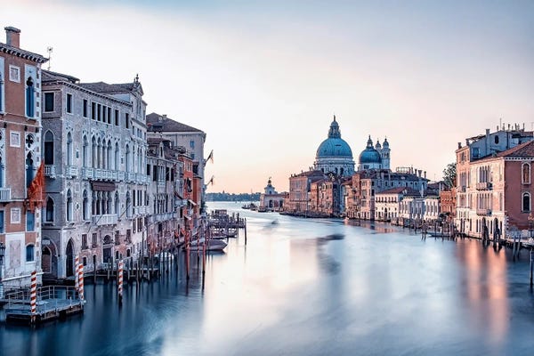 Veneto: Early Morning In Venice by Manjik Pictures