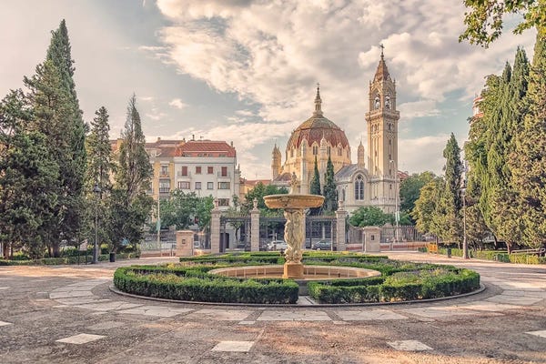 Spain: Madrid Square by Manjik Pictures