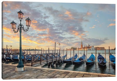 Sunrise In Venice Canvas Art Print - Veneto Art
