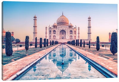 Taj Mahal In The Morning Canvas Art Print