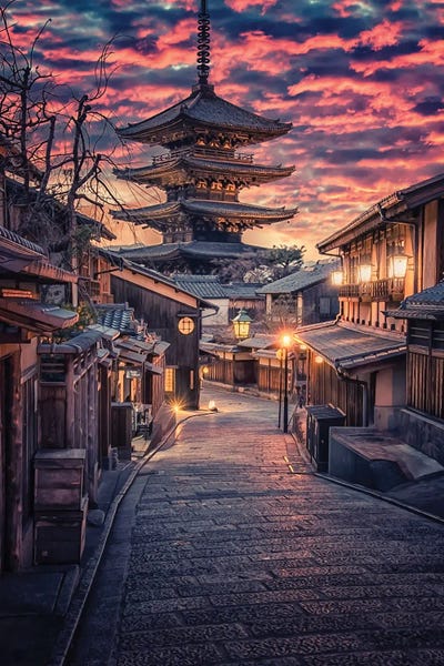 Kyoto: Sannen-Zaka Street by Manjik Pictures