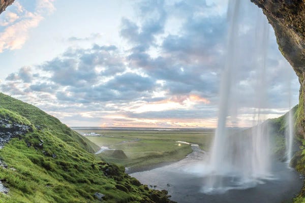 Hella: Seljalandsfoss by Fabian Fortmann
