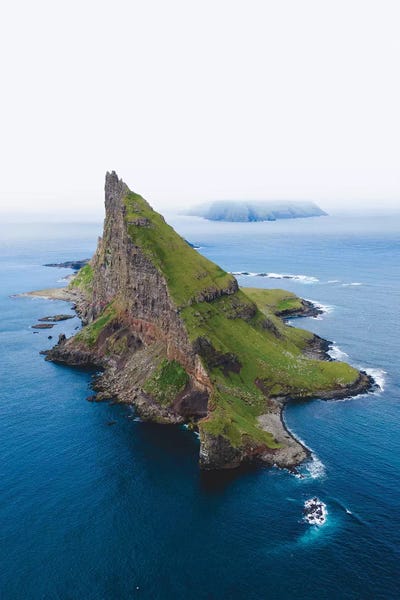 Islands: Tindholmur by Steffen Fossbakk