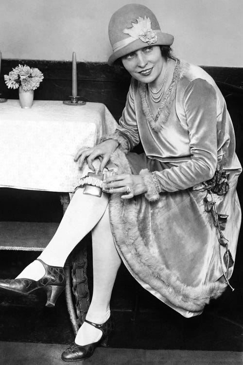 Garter Flask, 1926