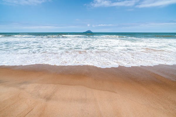 Glauco Meneghelli: Majestic Arrival by Glauco Meneghelli