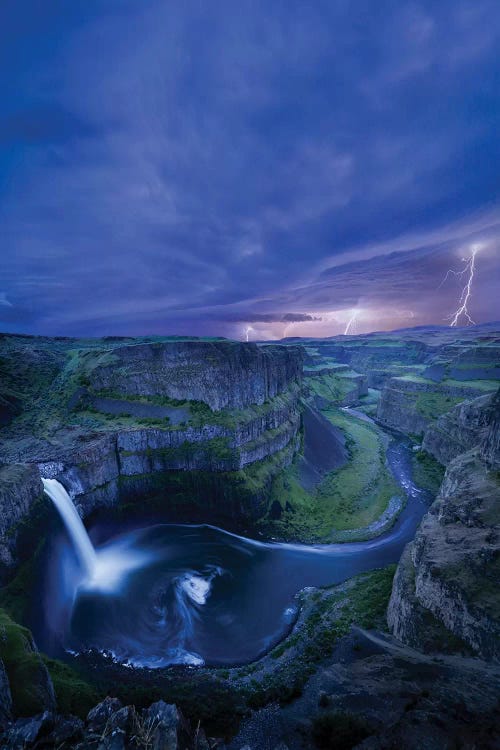 USA, Washington State. Palouse Falls at dusk with an approaching lightning storm