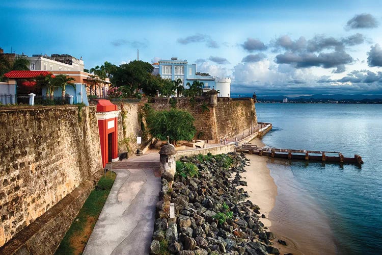 The The City Gate And The La Fortelaza Building In Old San Juan, Puerto Rico