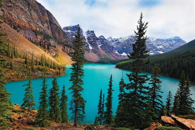 Moraine Lake, Valley Of The Ten Peaks, Alberta, Canada