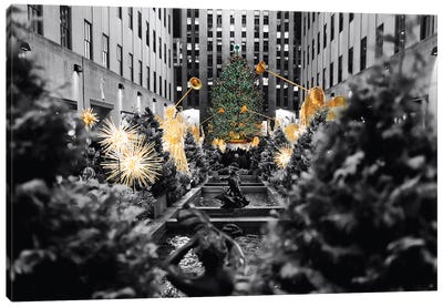 Christmas Tree With Trumpeting Angel Sculptures At  Rockefeller Center, New York City Canvas Art Print - Christmas Trees & Wreath Art