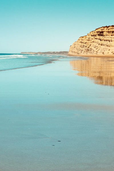 Minimalist Photography: Morning Reflections by Sebastian Hilgetag