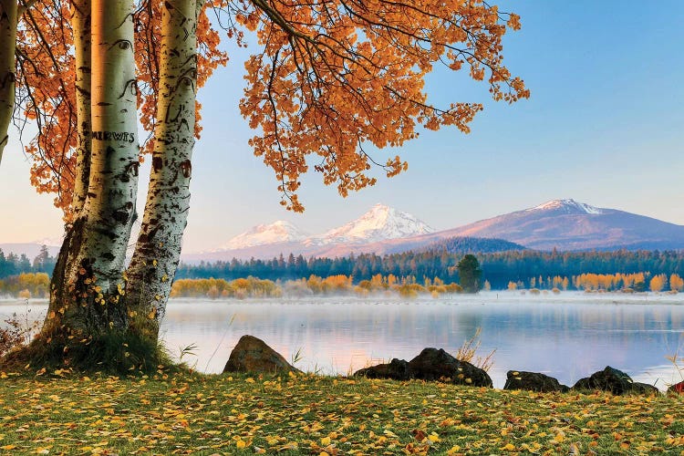 USA, Oregon, Bend, Fall at Black Butte Ranch in Central Oregon II