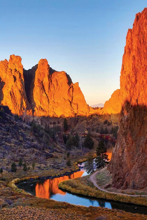 USA, Oregon, Bend. Smith Rock State Park, rock and reflections