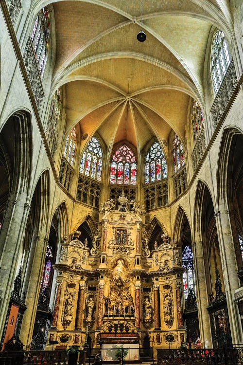 France, Toulouse. Cathedral of St. Etienne interior.