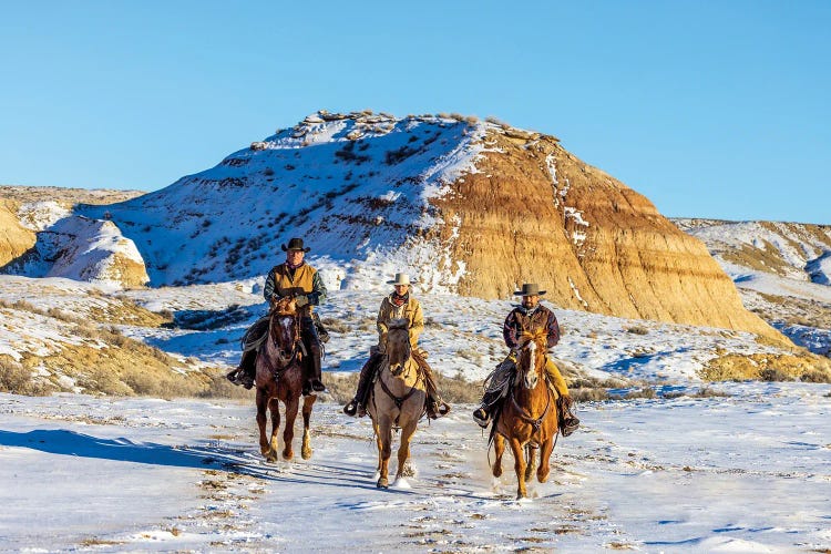 USA, Wyoming Hideout Horse Ranch, Wranglers And Horses In Snow