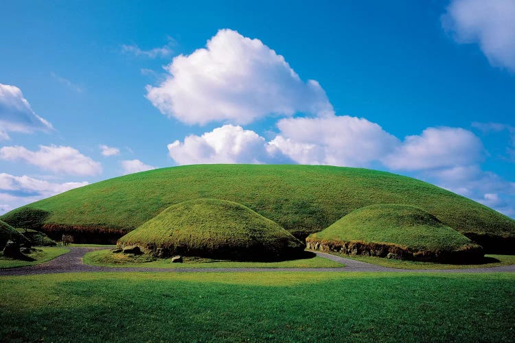 Co Meath - Knowth, Passage Grave Showing Some Of, The 17 Satellite Graves