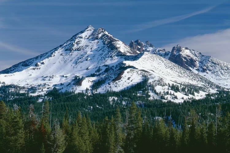 USA, Oregon, Deschutes National Forest. Autumn snow on Broken Top.