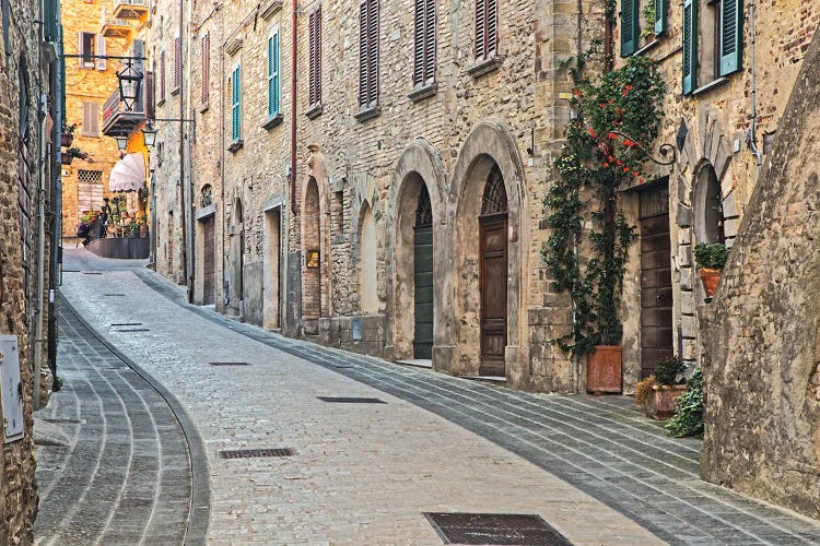 Italy, Umbria Street Leading Up To The Main Square In The Historic Town Of Montone