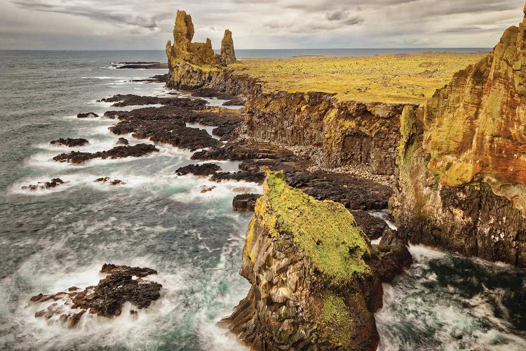 Iceland, Snaefellsnes Peninsula, Londrangar Cliffs